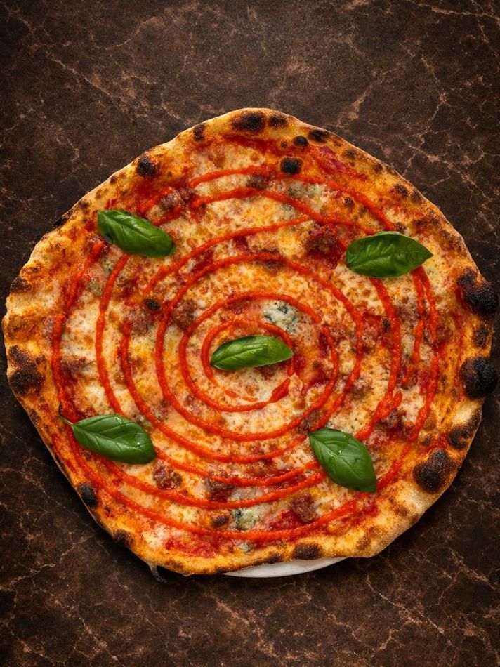 Artisan pizza at Pizzeria La Lupa, Tavira