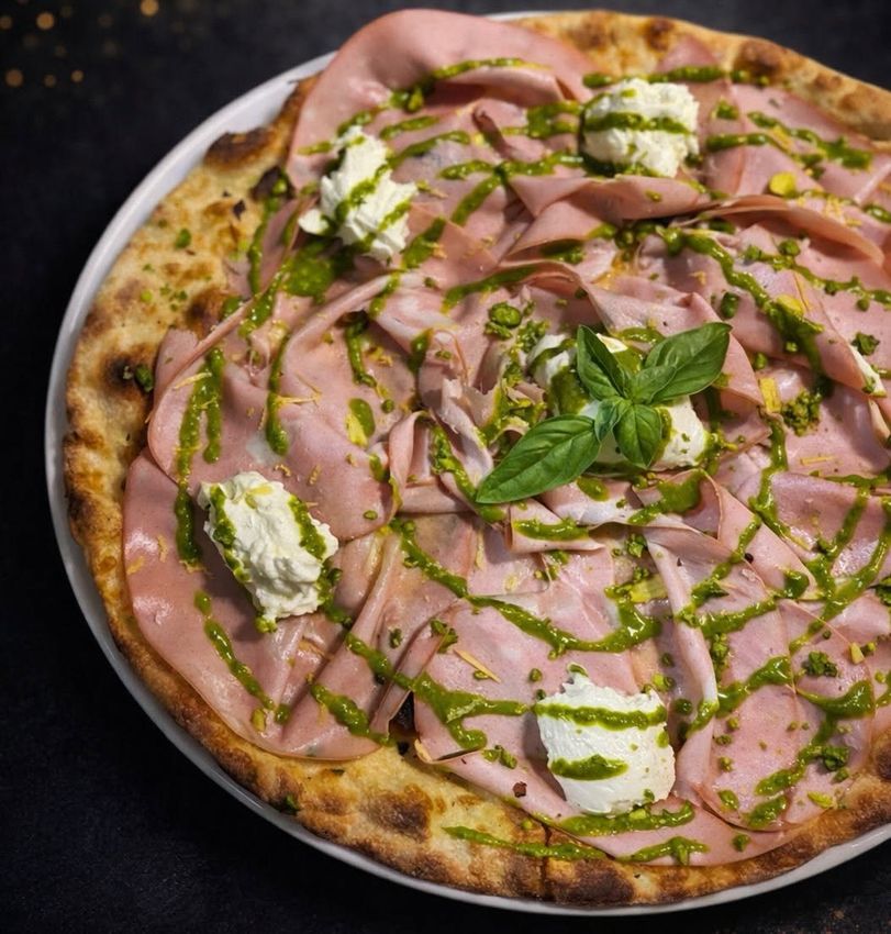 Prosciutto and burrata pizza, Pizzeria La Lupa Algarve