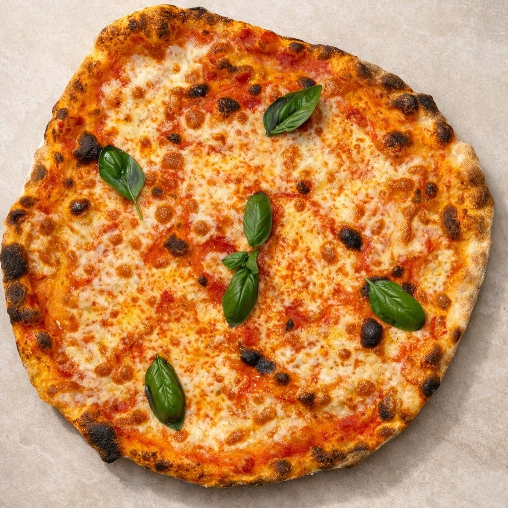 Margherita pizza with fresh basil, Conceição de Tavira