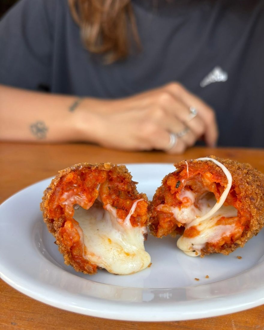 Italian starter with melted mozzarella, La Lupa Tavira